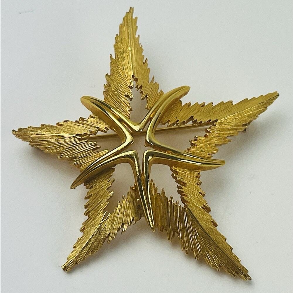 JJ Jonette Jewelry Star Starfish Chunky Brooch Vintage Gold Tone Celestial Ocean